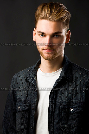 Studio portrait of a young fashion man . Стоковое фото, агентство Ingram Publishing / Фотобанк Лори