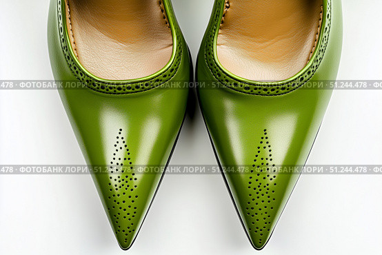 Stylish Green Pointed Toe Heels Suitable for Formal and Casual Occasions. Стоковое AI-изображение, AI-художник Юлия Гапеенко / Фотобанк Лори