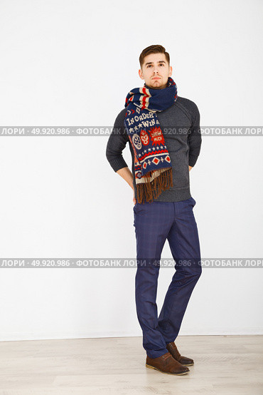 Stylish young brunet in warm scarf. Стоковое фото, агентство Ingram Publishing / Фотобанк Лори