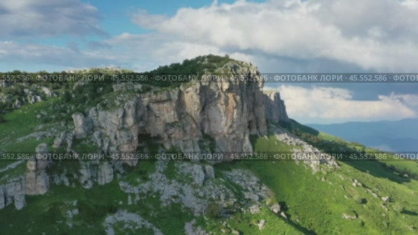 Summer landscape in Caucasus Mountains. Стоковое видео, видеограф Михаил Коханчиков / Фотобанк Лори