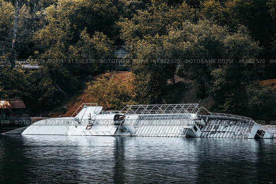 Sunked ship in a river. Old abandoned wrecked ship, riverside landscape. Стоковое фото, фотограф Константин Григорьев / Фотобанк Лори