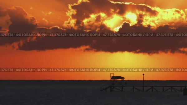 Sunrise over sea, timelapse. Стоковое видео, видеограф Михаил Коханчиков / Фотобанк Лори
