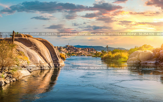 Sunset landscape in Aswan on river Nile, Egypt. Стоковое фото, агентство Ingram Publishing / Фотобанк Лори