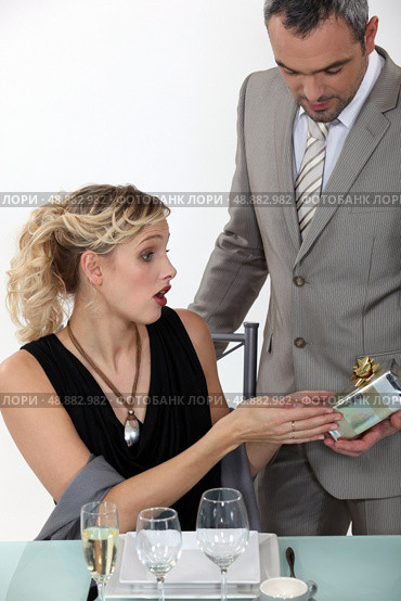 Surprised woman receiving a gift from her boyfriend. Стоковое фото, агентство Ingram Publishing / Фотобанк Лори