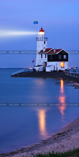 Свет маяка в ночи. Light in the night. Стоковое фото, фотограф Михаил Лавренов / Фотобанк Лори