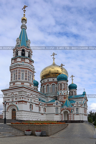 Свято-Успенский кафедральный собор осенью, Омск, Тарская ул., 7 (2014 год). Стоковое фото, фотограф Алексей Гусев / Фотобанк Лори