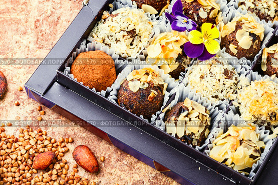 Sweets or candy made from green buckwheat.Homemade vegan chocolate truffles.. Homemade buckwheat candies. Стоковое фото, агентство Ingram Publishing / Фотобанк Лори