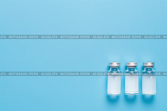 Syringe and glass vial on blue background flat lay. Medical Vials group, needles, ampoules, bottle with medicine, vaccine. Disease treatment. Creative Banner. Anti-aging beauty injections. Vaccination. Стоковое AI-изображение, AI-художник Марина Демидюк / Фотобанк Лори