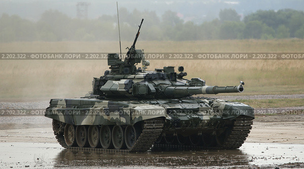 Танк T-90 (2010 год). Редакционное фото, фотограф Владимир Журавлев / Фотобанк Лори