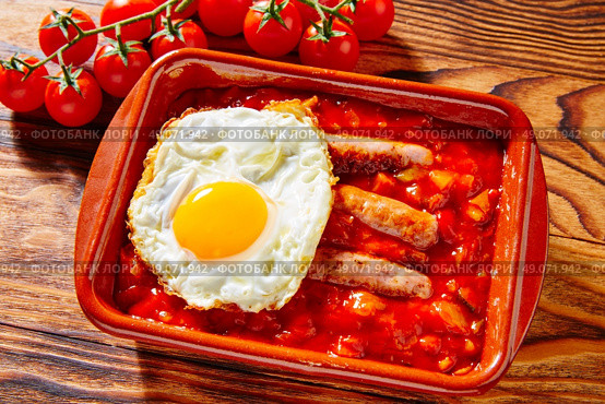 Tapas pisto con tomate ratatouille egg and sausage from Spain. Стоковое фото, агентство Ingram Publishing / Фотобанк Лори