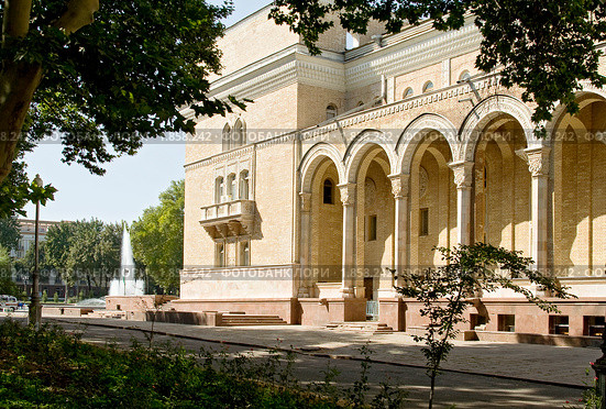 Ташкент. Здание театра имени Алишера Навои (2009 год). Стоковое фото, фотограф Татьяна Нафикова / Фотобанк Лори