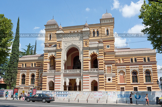 Тбилиси, Республика Грузия, 7 августа 2013 года.Грузинский театр оперы и балета им. Палиашвили на реставрации. Редакционное фото, фотограф Олег Хархан / Фотобанк Лори