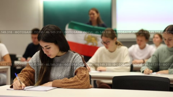 Teacher story about country of Iran at a geography lesson at school. Стоковое видео, видеограф Яков Филимонов / Фотобанк Лори