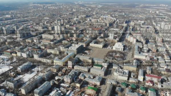 Театральная площадь в городе Кирове весной - съемка с дрона в 2019 году. Стоковое видео, видеограф Владислав Самошкин / Фотобанк Лори