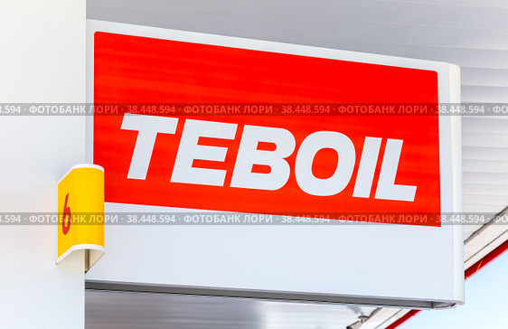 Teboil gas station signboard at the fuel station (2022 год). Редакционное фото, фотограф FotograFF / Фотобанк Лори