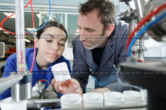technical vocational training in industry. Стоковое фото, агентство Ingram Publishing / Фотобанк Лори