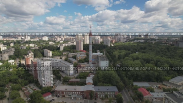 Телебашня в Екатеринбурге - аэросъемка 2022 года. Стоковое видео, видеограф Владислав Самошкин / Фотобанк Лори