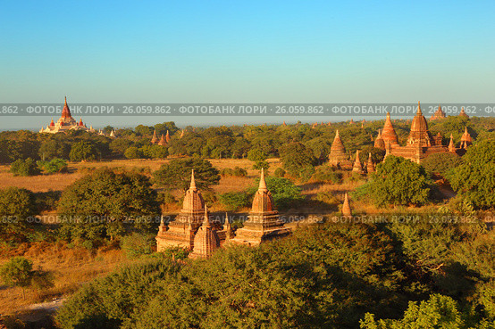 Temples in Bagan at sunset, Myanmar (2016 год). Стоковое фото, фотограф Михаил Коханчиков / Фотобанк Лори