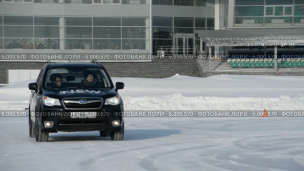 Тест-драйв автомобиля Субару. Автомобиль на снежной площадке (2014 год). Редакционное видео, видеограф Mikhail Erguine / Фотобанк Лори