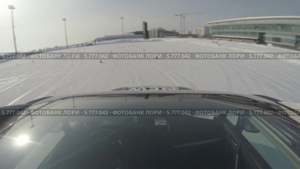Тест-драйв автомобиля Субару. Камера на крыше машины. Зима, закрытая трасса (2014 год). Редакционное видео, видеограф Mikhail Erguine / Фотобанк Лори