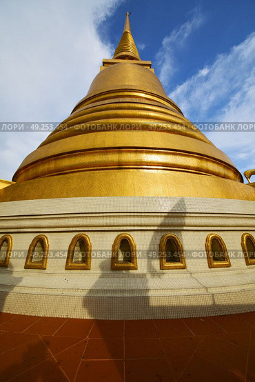 thailand bangkok abstract cross metal gold in the temple  roof window. Стоковое фото, агентство Ingram Publishing / Фотобанк Лори