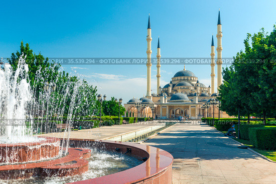 The Akhmad Kadyrov Mosque in Grozny - Chechnya, Russia (2018 год). Стоковое фото, фотограф Константин Лабунский / Фотобанк Лори