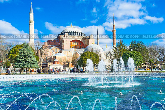 The best way to renjoy the view of Hagia Sophia is to visit Sultanahmet park, Turkey. Стоковое фото, агентство Ingram Publishing / Фотобанк Лори