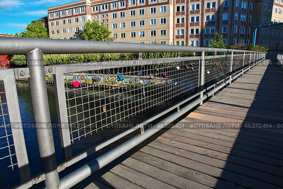 The bridge on River Spree in the center of Berlin, Geramny (2015 год). Стоковое фото, фотограф Сергей Стрелков / Фотобанк Лори