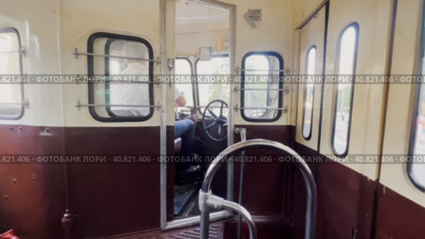 The car driver controls the retro tram car in motion. View from the tram cabin. Moscow Tram Festival in Moscow 08.07.2023. Редакционное видео, видеограф Ярославский Максим / Фотобанк Лори