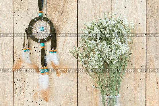 the dreamcatcher with vintage flowers . Стоковое фото, агентство Ingram Publishing / Фотобанк Лори