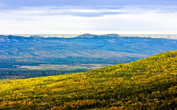 the endless Ural Taiga among the mountains and ridges on a summer day. Стоковое фото, фотограф Акиньшин Владимир / Фотобанк Лори