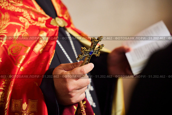 The hands of a priest with a cross and a bible. The Armenian Apostolic Church. Стоковое фото, фотограф Наталия Кирсанова / Фотобанк Лори