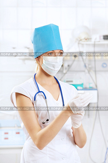 The image of the doctor in a resuscitation interior. The doctor. Стоковое фото, агентство Ingram Publishing / Фотобанк Лори