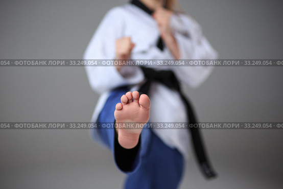 The karate girl with black belt. Стоковое фото, фотограф Volodymyr Melnyk / PantherMedia / Фотобанк Лори