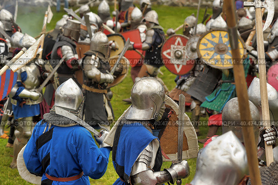 The knights fight in the tournament. Стоковое фото, фотограф Анна Кривицкая / Фотобанк Лори