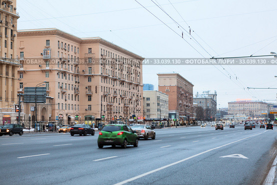 The Kutuzovsky avenue or Prospekt is a major radial avenue in city, named after Mikhail Illarionovich Kutuzov. Winter season. Moscow, Russia (2019 год). Редакционное фото, фотограф Кекяляйнен Андрей / Фотобанк Лори