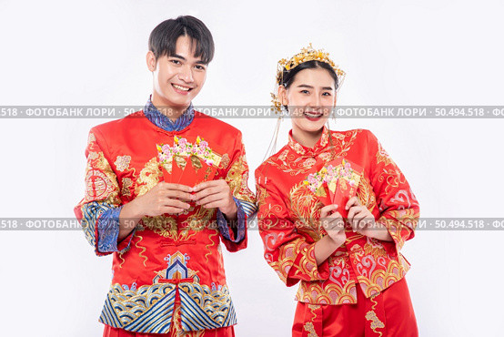 The  Man and woman wear cheongsam smile to receive the gift money from their relative in traditional day. Стоковое фото, агентство Ingram Publishing / Фотобанк Лори