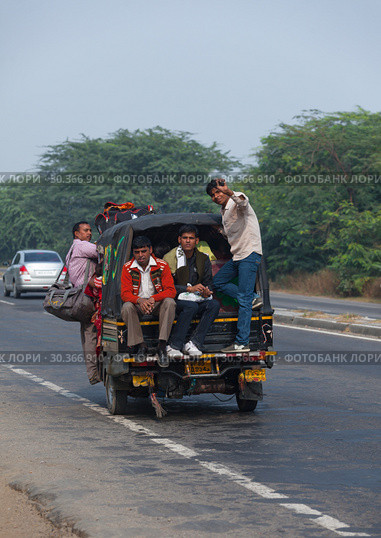 The people of India go by transport (2012 год). Редакционное фото, фотограф Игорь Жоров / Фотобанк Лори