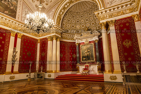 The Petrovsky (Small Throne) Hall of the Winter Palace was created in 1833 according to the project of O. Montferrand. Dedicated to the memory of the Russian Emperor Peter I. St. Petersburg, Russia (2015 год). Редакционное фото, фотограф Наталья Волкова / Фотобанк Лори