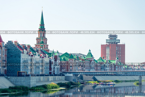 The picturesque embankment of Bruges in Yoshkar-Ola is made in the old European style of Flemish motifs, Northern Gothic, Old Russian style. Russia (2022 год). Стоковое фото, фотограф Константин Лабунский / Фотобанк Лори