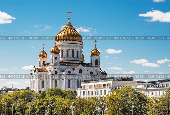 The Russian Orthodox Cathedral. Cathedral of Christ the Savior in Moscow on a sunny day. Russian Federation, Moscow, April 28, 2025.. Стоковое фото, фотограф Photojuli / Фотобанк Лори