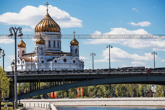 The Russian Orthodox Cathedral. Cathedral of Christ the Savior in Moscow on a sunny day. Russian Federation, Moscow, April 28, 2025.. Стоковое фото, фотограф Photojuli / Фотобанк Лори