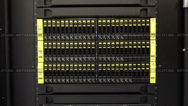 the server is working in the computer center. Стоковое видео, видеограф Алексей Сергеев / Фотобанк Лори