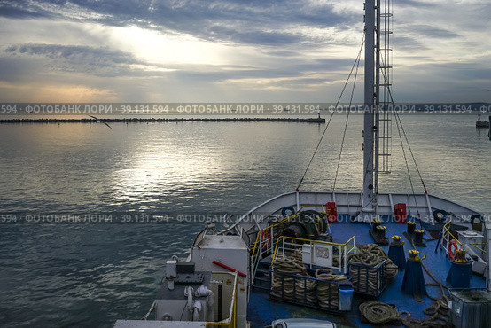 The ships are berthed in the port of Caucasus. Water transport. (2015 год). Редакционное фото, фотограф Виктория Кольцова / Фотобанк Лори