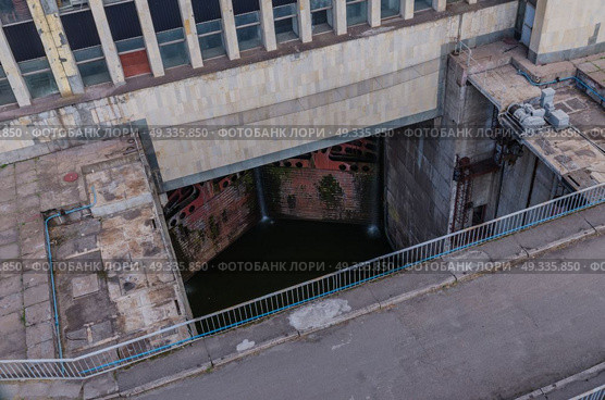 the sluice gates of the dam. Стоковое фото, агентство Ingram Publishing / Фотобанк Лори