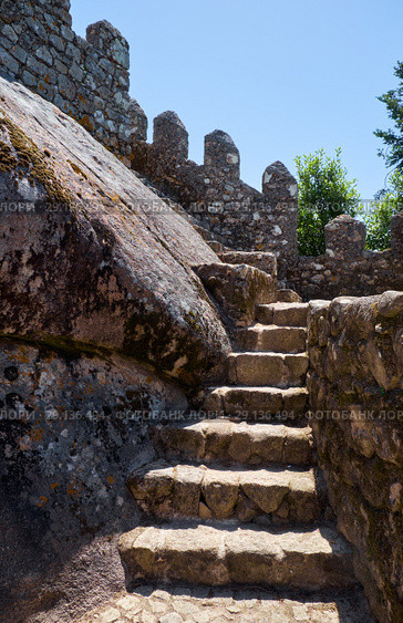 The steps to the top of of curtain walls. Castle of the Moors. Sintra. Portugal (2016 год). Стоковое фото, фотограф Сергей Пристяжнюк (Serg Zastavkin) / Фотобанк Лори