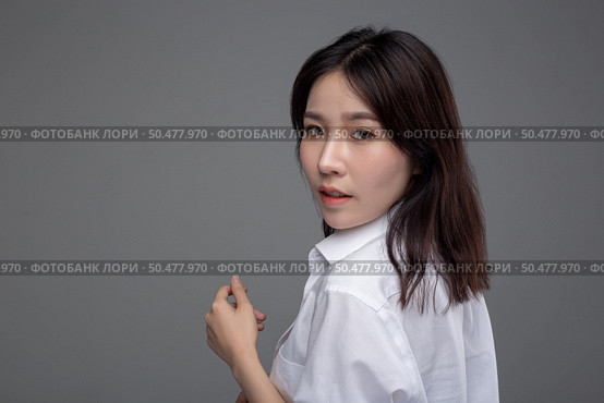 The woman wears a white shirt and faces his left hand. Стоковое фото, агентство Ingram Publishing / Фотобанк Лори
