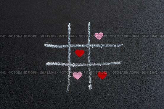 tic tac toe game with little ornament hearts. Стоковое фото, агентство Ingram Publishing / Фотобанк Лори