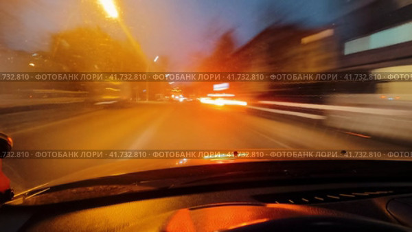 Timelapse, rapid movement of cars, traces of lights, and advertisements. The concept of urban life. Стоковое видео, видеограф Ярославский Максим / Фотобанк Лори