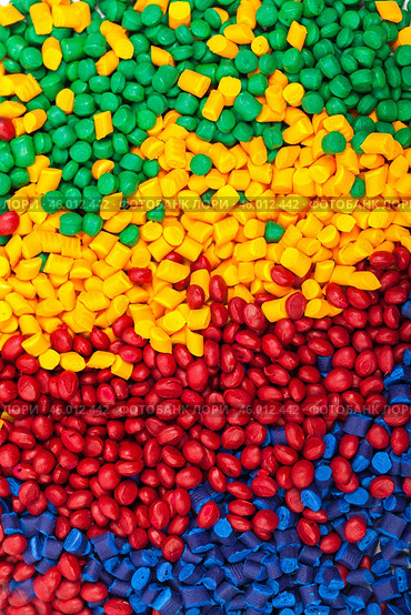 tinted plastic granulate for injection moulding process. Стоковое фото, фотограф Сергей Толмачёв / Фотобанк Лори